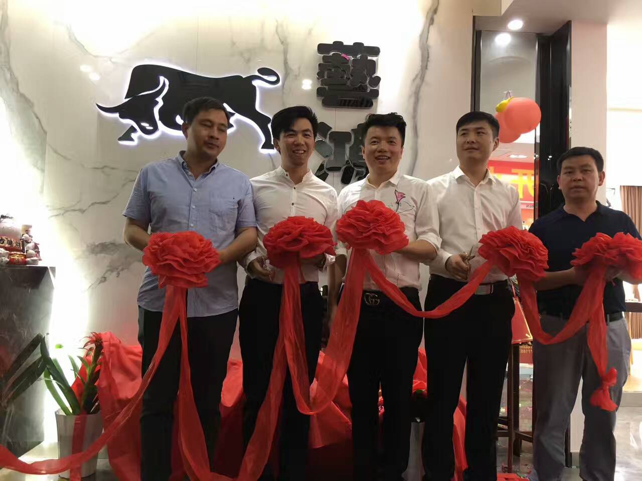 藝鴻裝飾湖南長沙分公司盛大開業(yè)(圖2) 藝鴻裝飾湖南長沙分公司盛大開業(yè)(圖2)