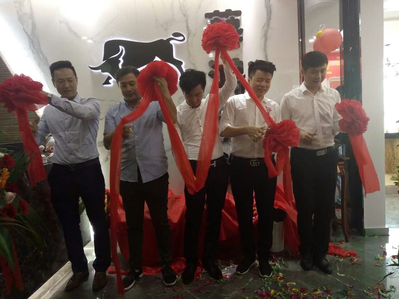 藝鴻裝飾湖南長沙分公司盛大開業(yè)(圖3) 藝鴻裝飾湖南長沙分公司盛大開業(yè)(圖3)