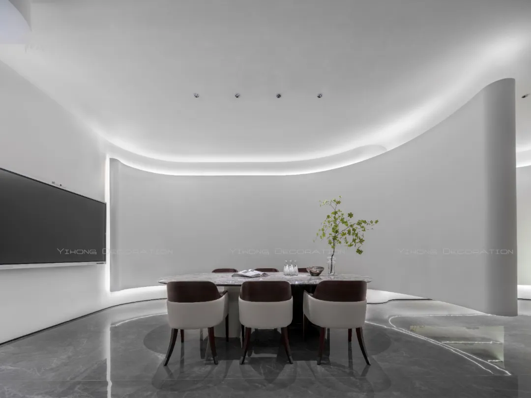藝?guó)檶?shí)景 | 300㎡現(xiàn)代時(shí)尚展廳，打造極具記憶點(diǎn)的流動(dòng)空間(圖4)
