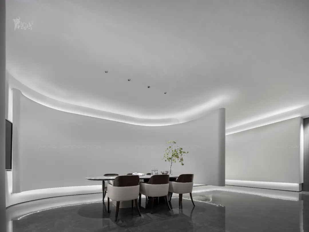藝?guó)檶?shí)景 | 300㎡現(xiàn)代時(shí)尚展廳，打造極具記憶點(diǎn)的流動(dòng)空間(圖5)