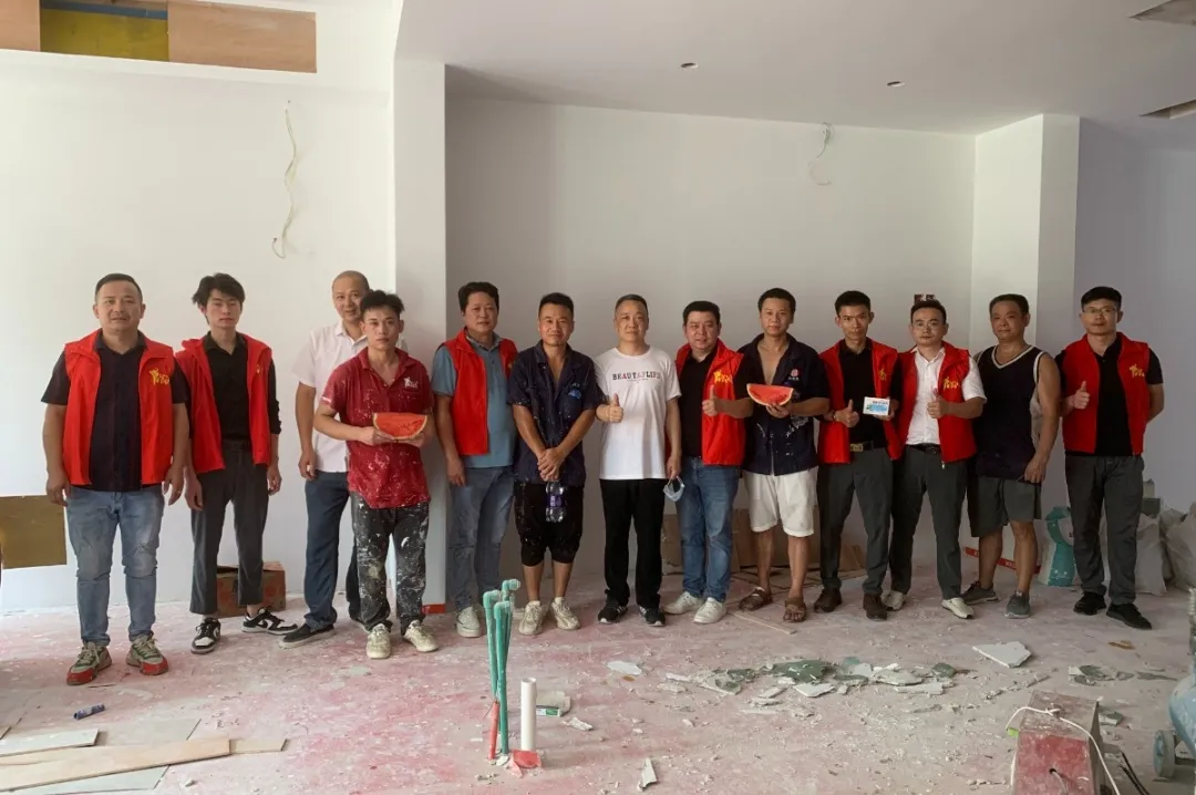 夏日送清涼 情系工人心 | 藝鴻溫情走訪各工地現(xiàn)場暖人心(圖31)