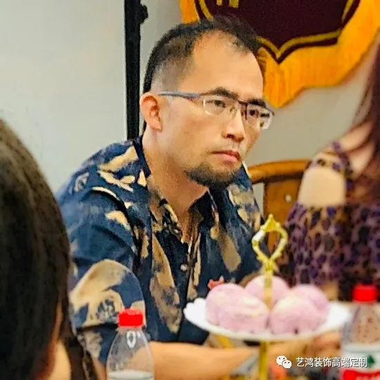 廣東工業(yè)大學(xué)專家團(tuán)隊(duì)蒞臨藝鴻裝飾調(diào)研就“校企聯(lián)合基地建設(shè)、人才培養(yǎng)、實(shí)習(xí)實(shí)訓(xùn)”等內(nèi)容達(dá)成充分合作(圖13)